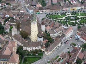 This is a nice shot of (what I sincerely hope is) the fortified church Boner stayed close to in Medias.