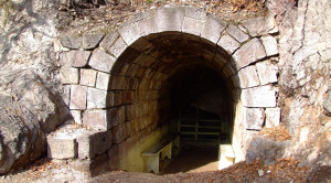 The 'Stinking Cave' as it is now. (Picture from http://www.budoshegy.ro/en/utovulkani-mukodesek.php)